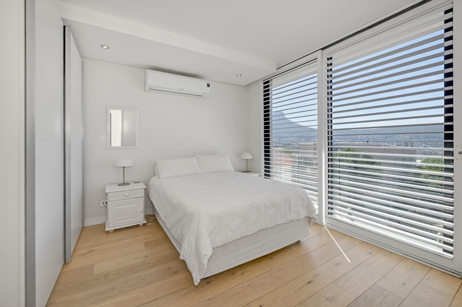 2 Bedroom Property for Sale in Vredehoek Western Cape